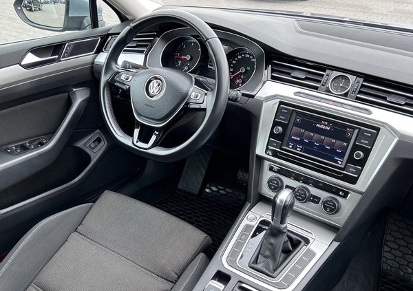 Volkswagen Passat cena 83900 przebieg: 109256, rok produkcji 2018 z Poddębice małe 781